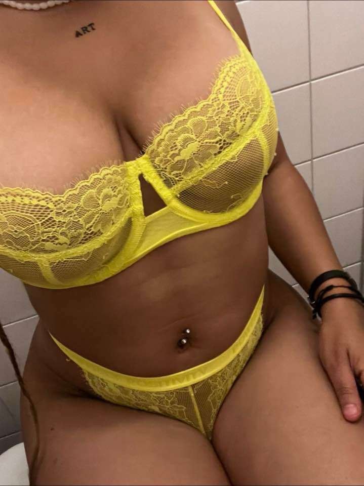 Slutty GF gets shown off #7wxllDLA