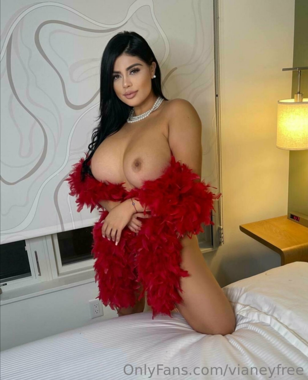 Vianey Frias (instagram.com/vianeyfrias) #eRNCeyct