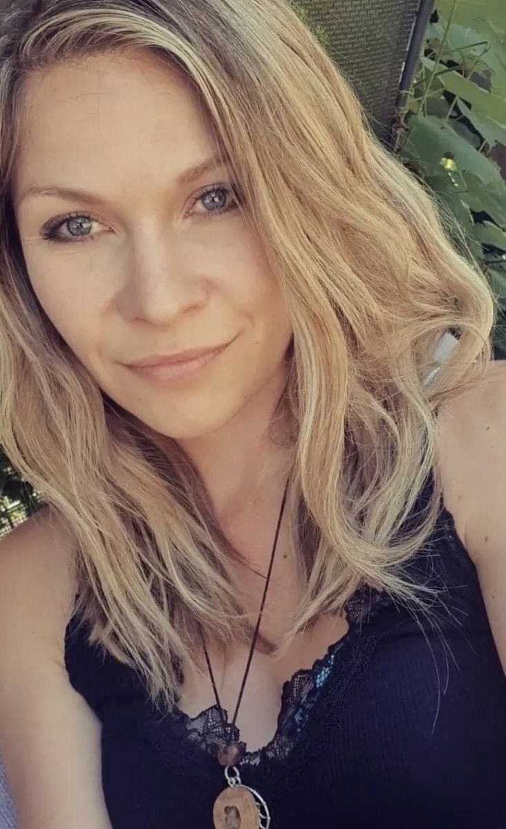 Anna, a 37 year old MILF from German #b8aLMiL8