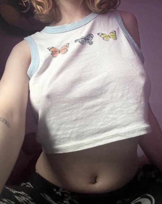 PAWG No face teen loves to show off #fDVzNnPC