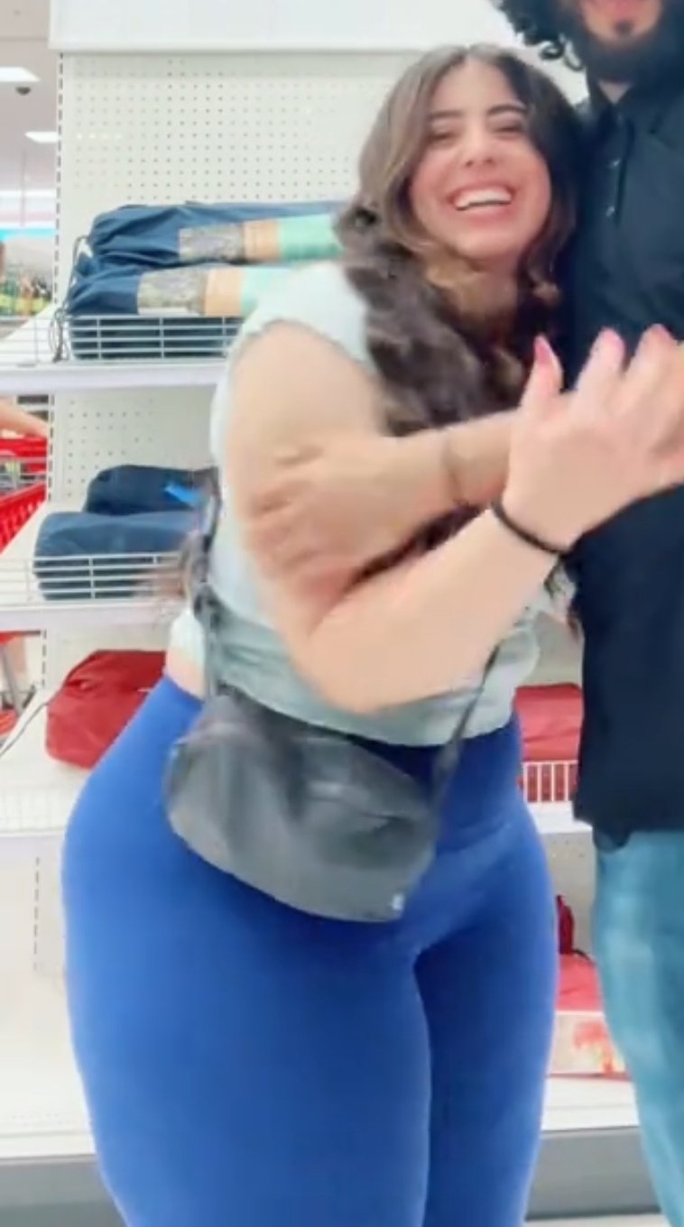Thick tiktoker #JhriKv90